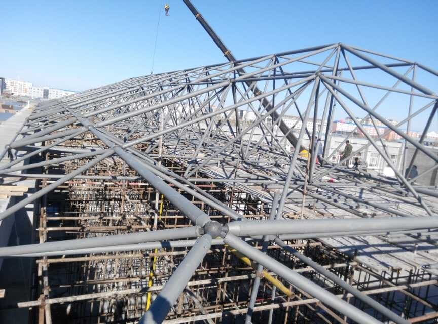 个旧商贸城屋顶网架工程