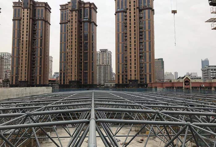 个旧螺栓球网架结构